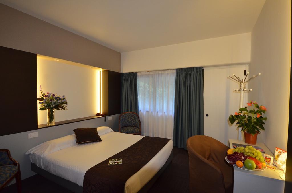Green Hotel Motel Vergiate Exterior photo