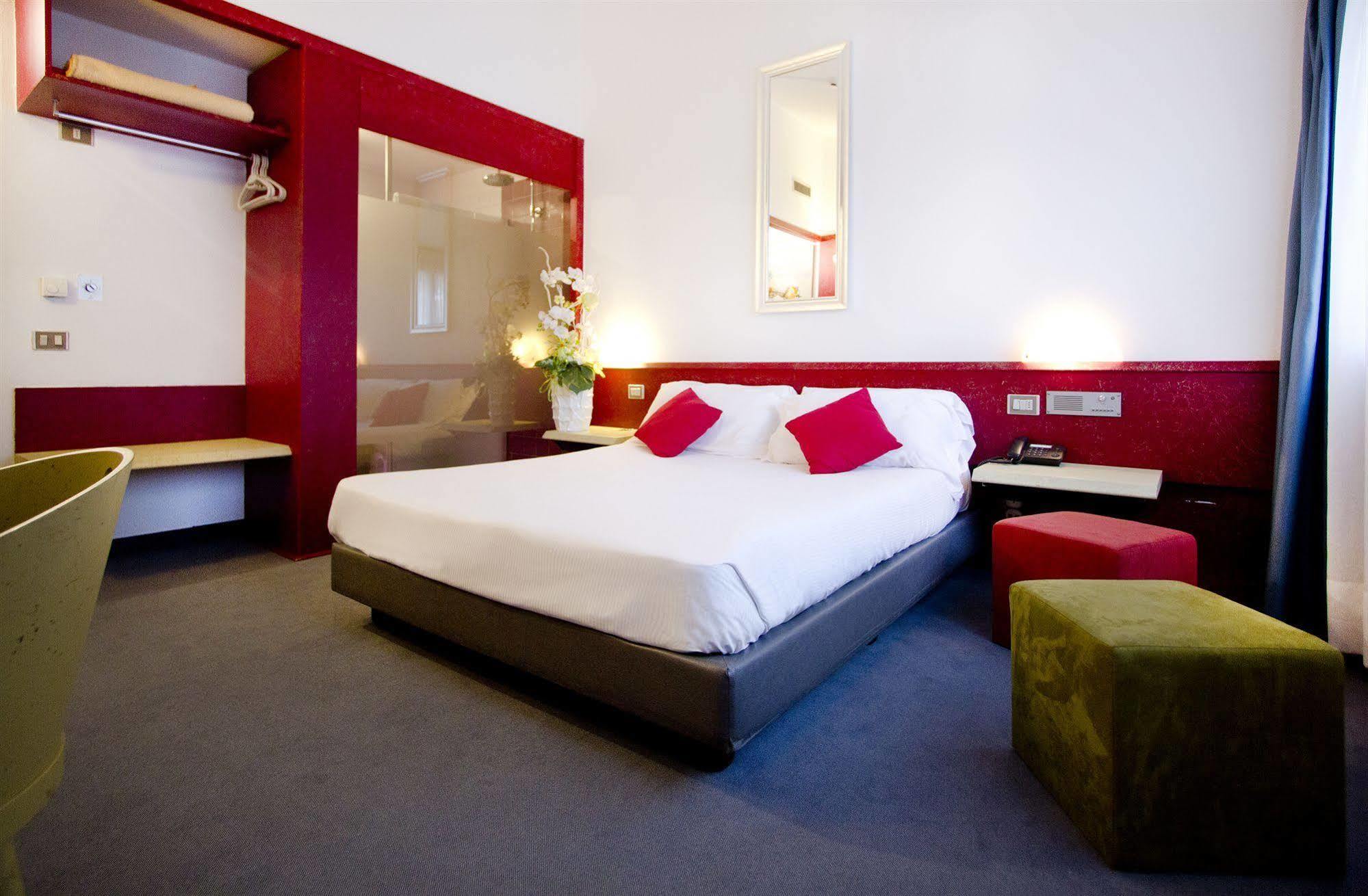 Green Hotel Motel Vergiate Exterior photo