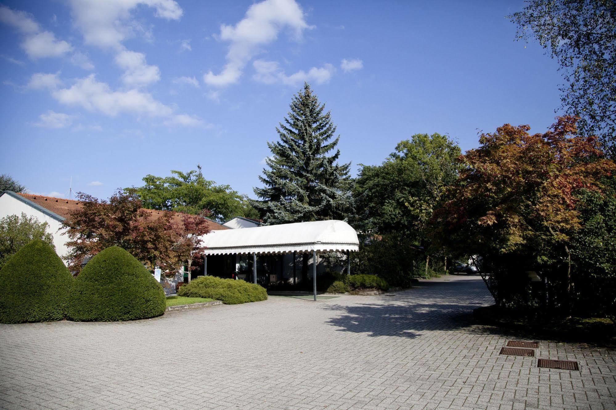 Green Hotel Motel Vergiate Exterior photo